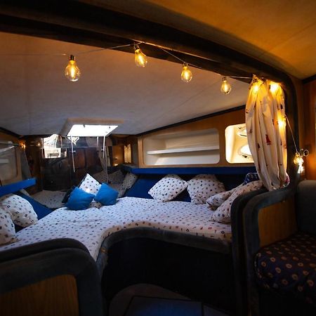 Magno II Boat Hotel Сант Адриа де Бесос Екстериор снимка