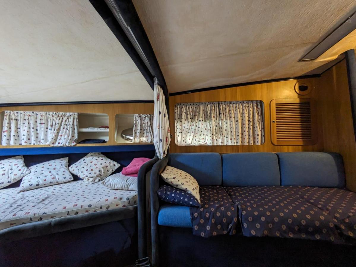 Magno II Boat Hotel Сант Адриа де Бесос Екстериор снимка