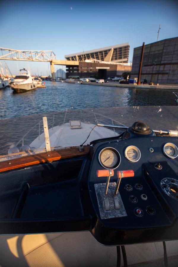 Magno II Boat Hotel Сант Адриа де Бесос Екстериор снимка