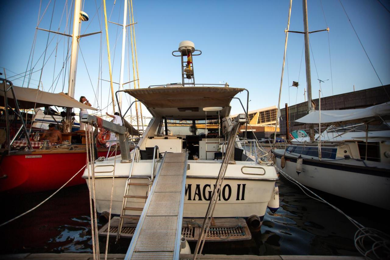 Magno II Boat Hotel Сант Адриа де Бесос Екстериор снимка